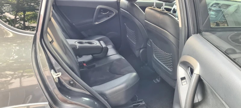 Toyota Rav4 2.2 Exclusive, снимка 12 - Автомобили и джипове - 37511804