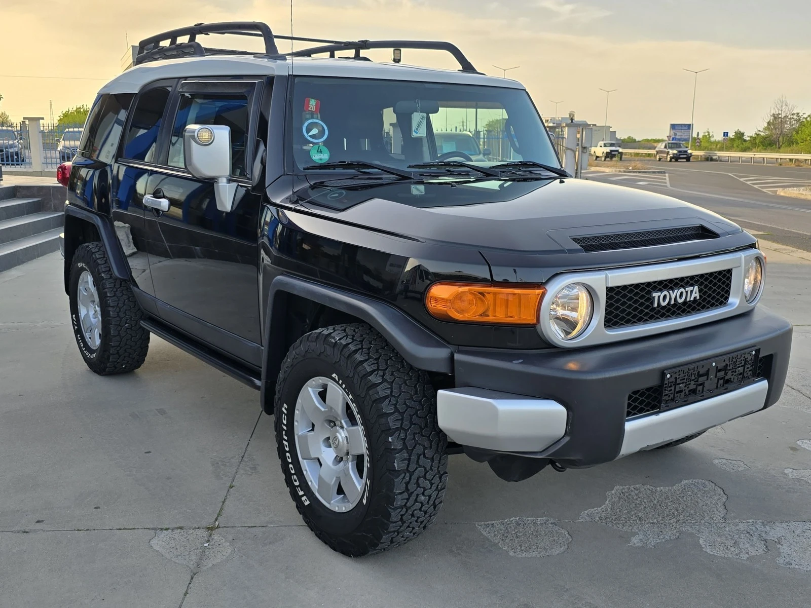 Toyota Fj cruiser 4.0VVTi/4X4/АВТОМАТ/БЪРЗИ-БАВНИ/ТЕМПОМАТ/КЛИМАТИК - изображение 3