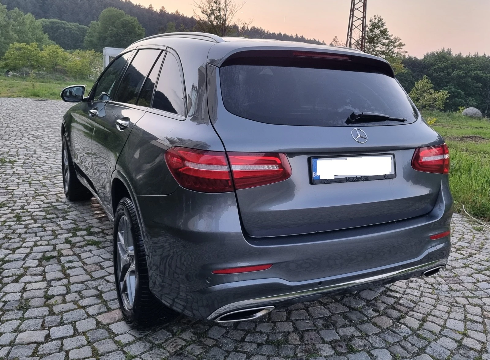 Mercedes-Benz GLC 300 4MATIC 2.0 250 HP AMG - изображение 4