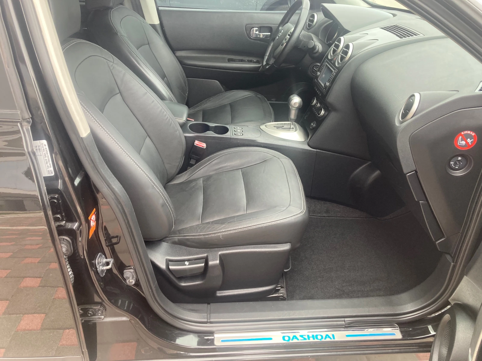 Nissan Qashqai 2.0I AVTOMATIK, снимка 12 - Автомобили и джипове - 54159764