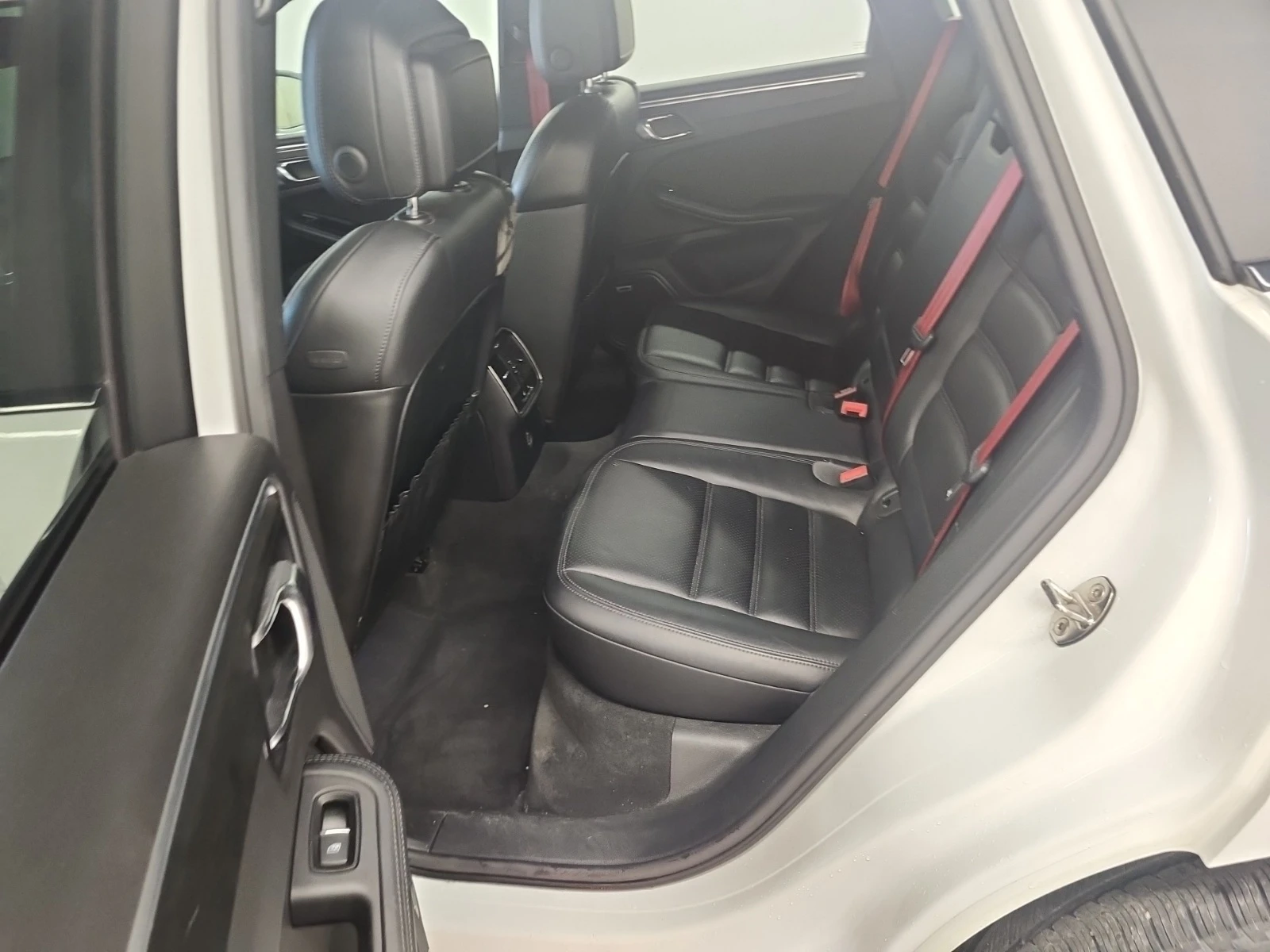Porsche Macan GTS * * CARFAX * * АВТО КРЕДИТ * * , снимка 12 - Автомобили и джипове - 54988497