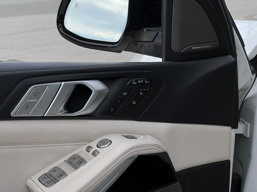 BMW X7 40i* M SPORT* LASER* HEAD UP* МАСАЖ* ОБДУХ* 360, снимка 12 - Автомобили и джипове - 55325462