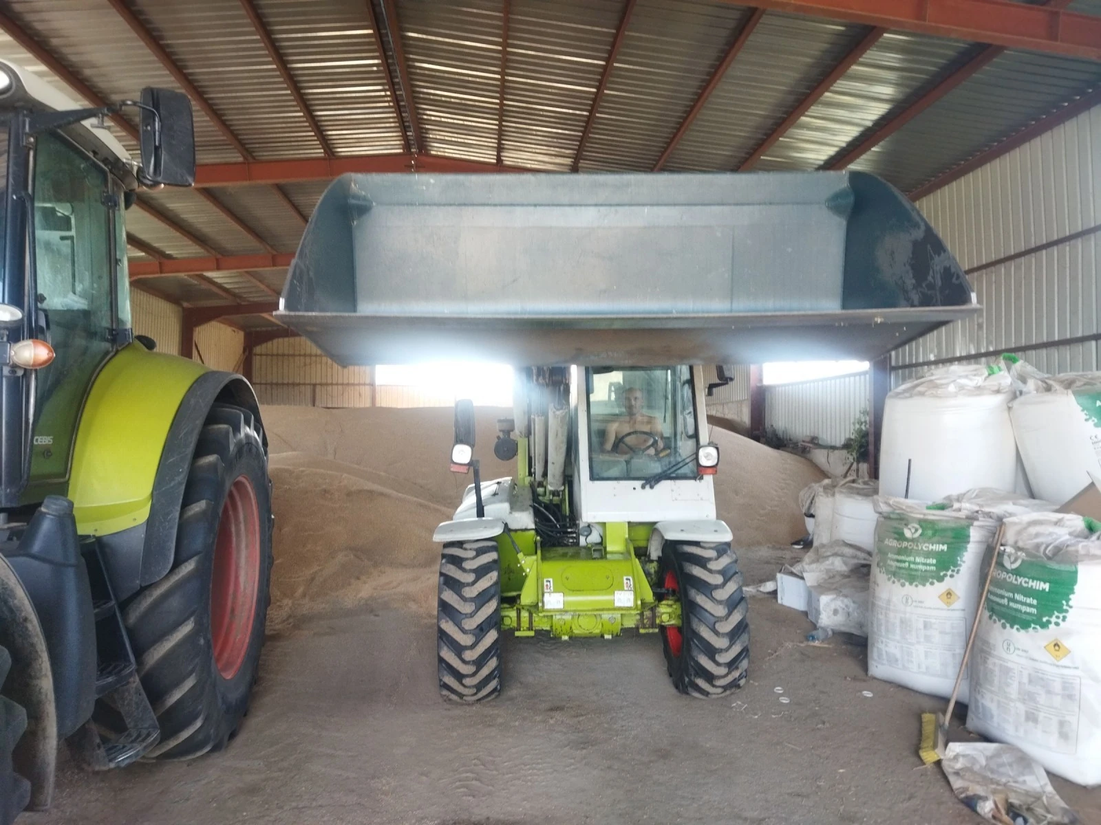 Телескопичен товарач Claas Ranger 975 - изображение 10