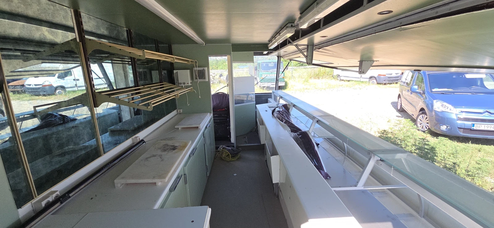 Кемпер Peugeot J5 Baeten Foodtruck, снимка 15 - Каравани и кемпери - 55779868