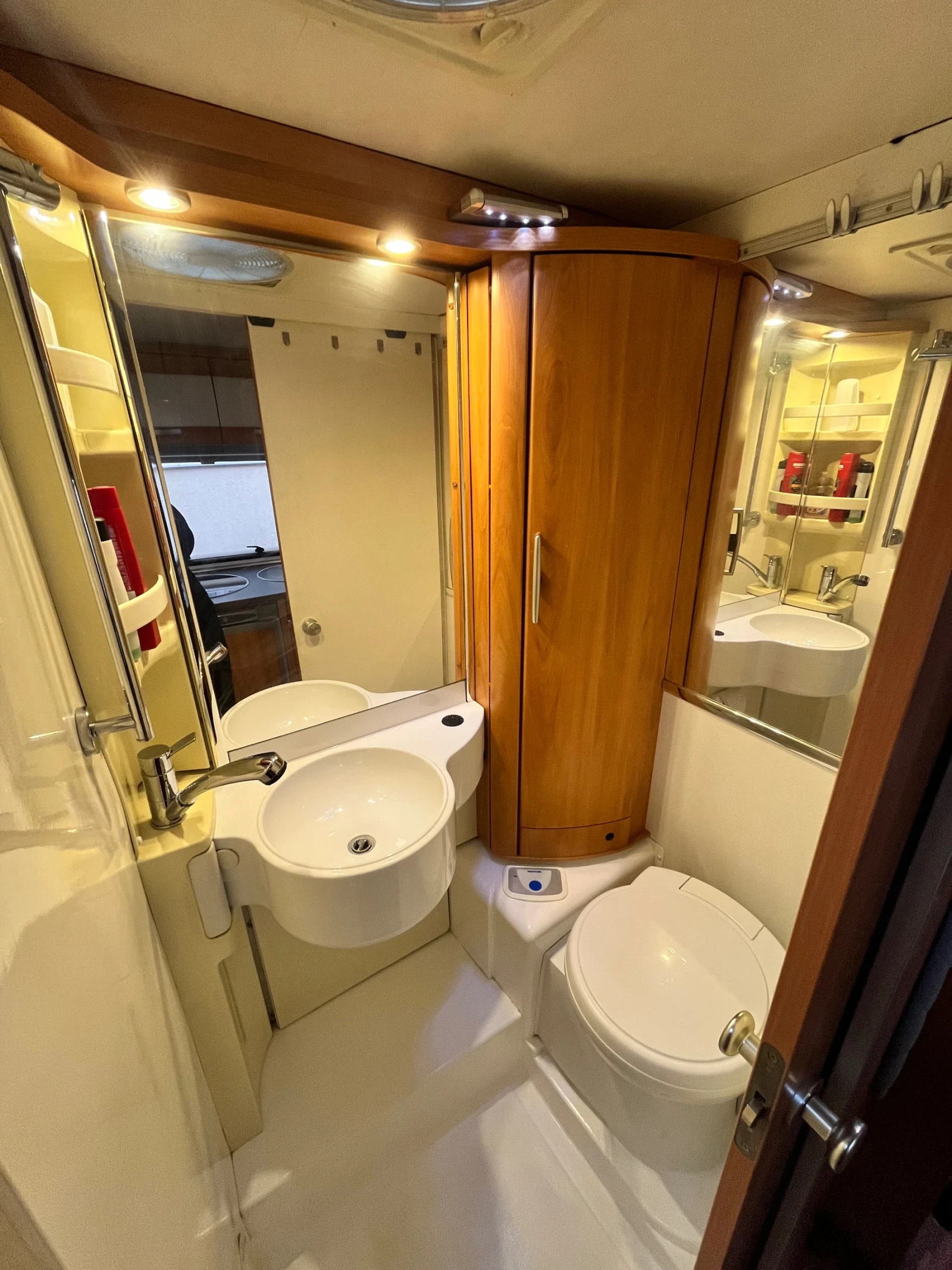 Кемпер HYMER / ERIBA ExSIS-i 512, снимка 6 - Каравани и кемпери - 56171064