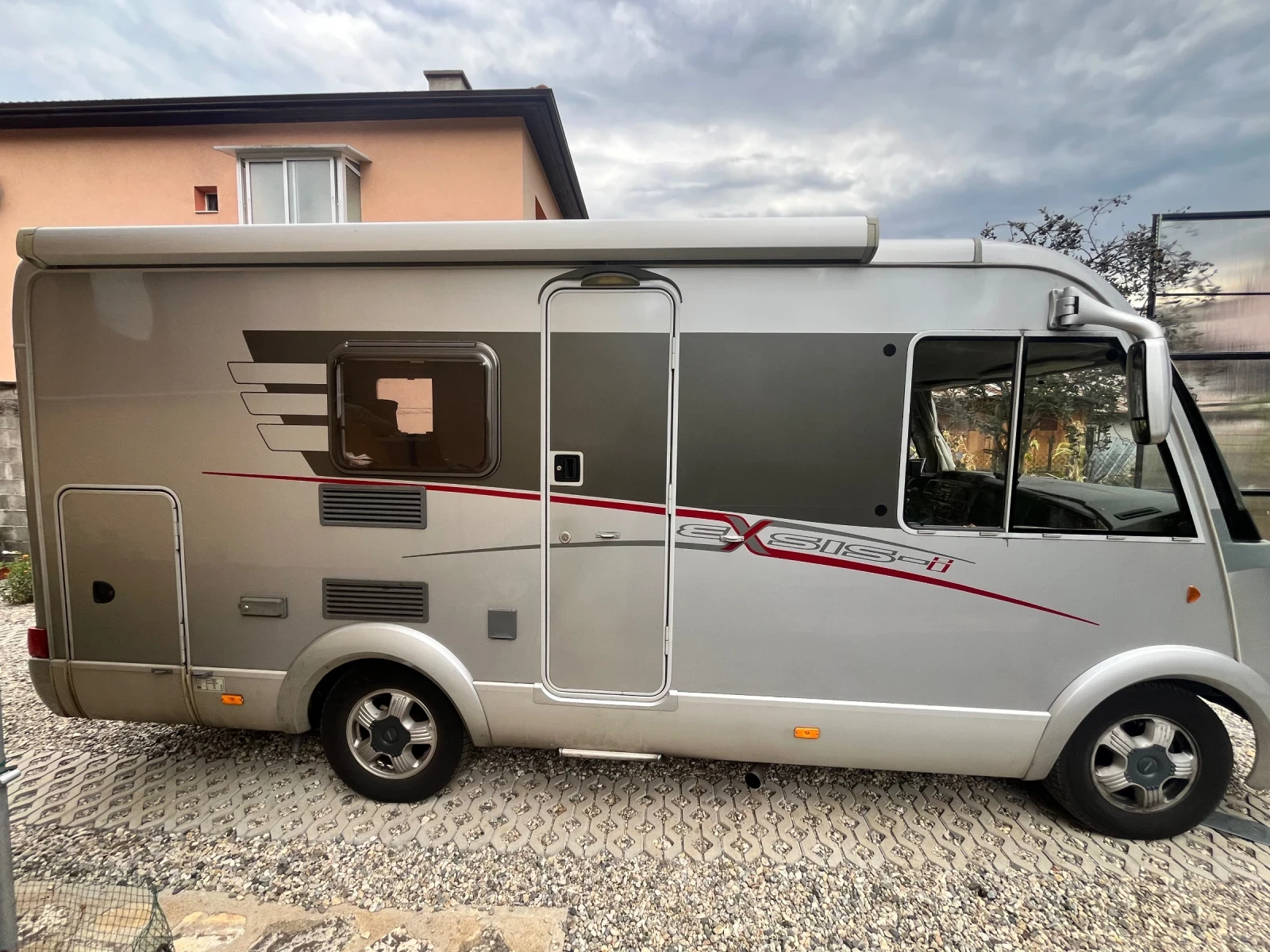Кемпер HYMER / ERIBA ExSIS-i 512, снимка 11 - Каравани и кемпери - 56171064