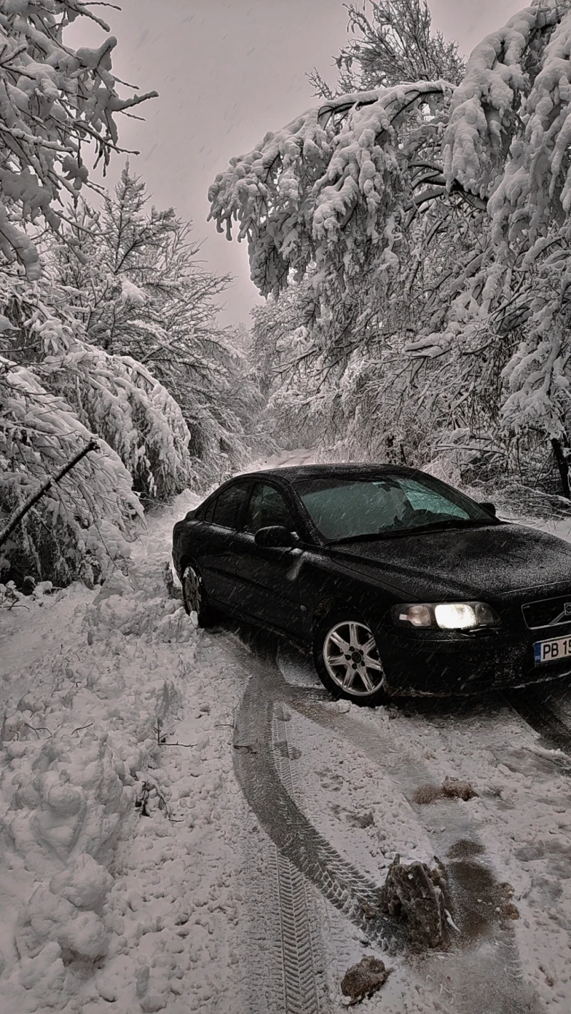 Volvo S60 2.4 T, снимка 8 - Автомобили и джипове - 48993893