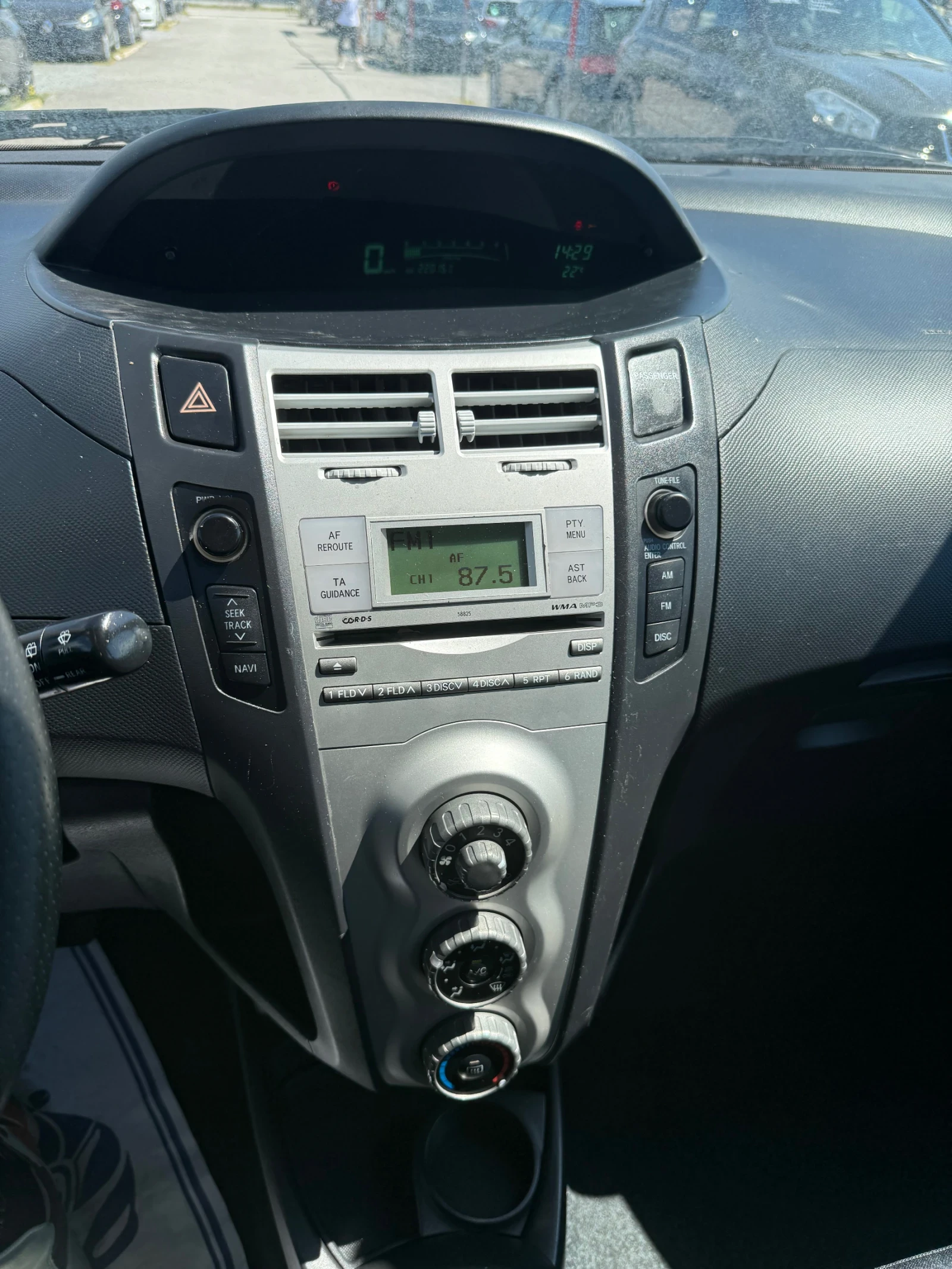 Toyota Yaris 1.4 D4D - изображение 10