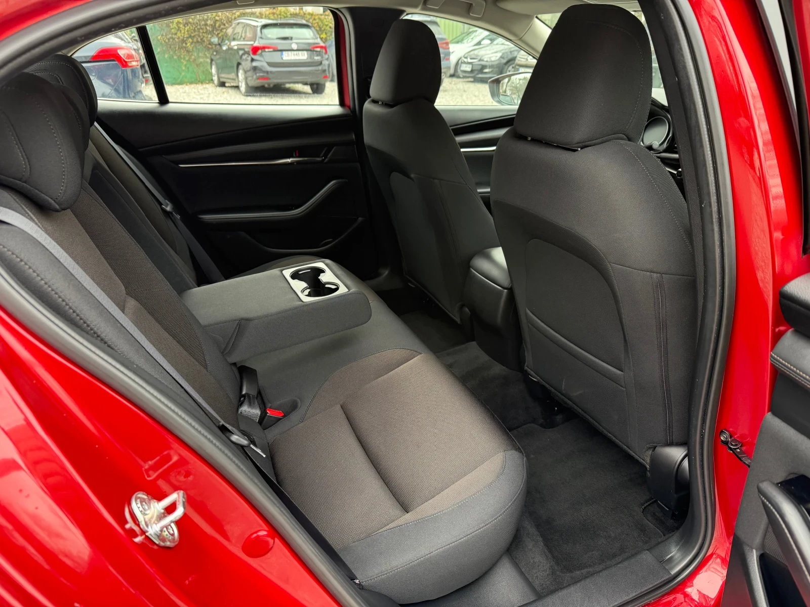 Mazda 3 2.0i SkyActiv-G Maild Hybrid - изображение 10