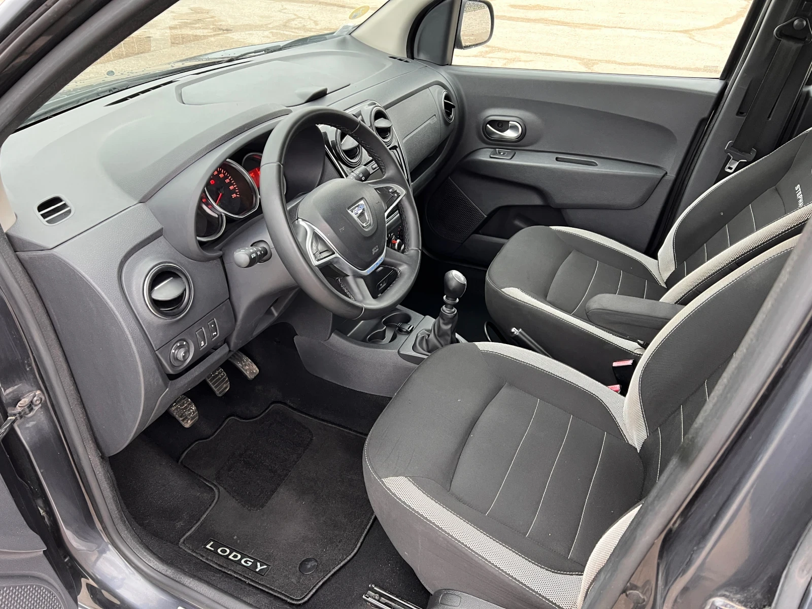 Dacia Lodgy 1.5 dCi 116кс евро6 7места  - изображение 9