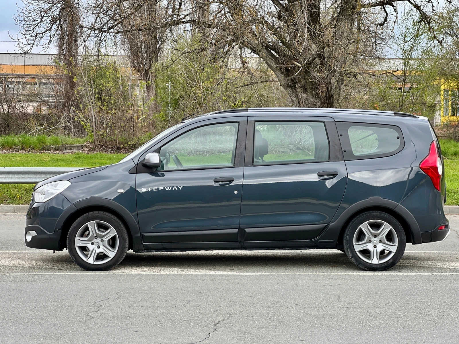 Dacia Lodgy 1.5 dCi 116кс евро6 7места , снимка 5 - Автомобили и джипове - 54157387