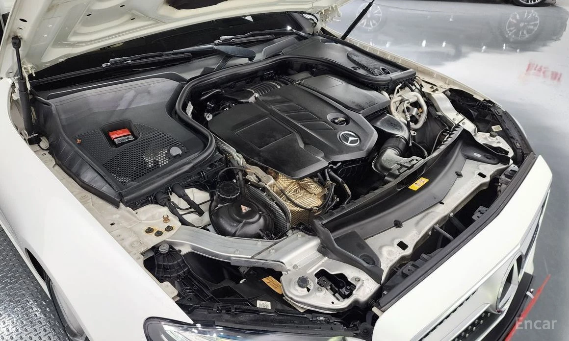 Mercedes-Benz E 220  - изображение 6