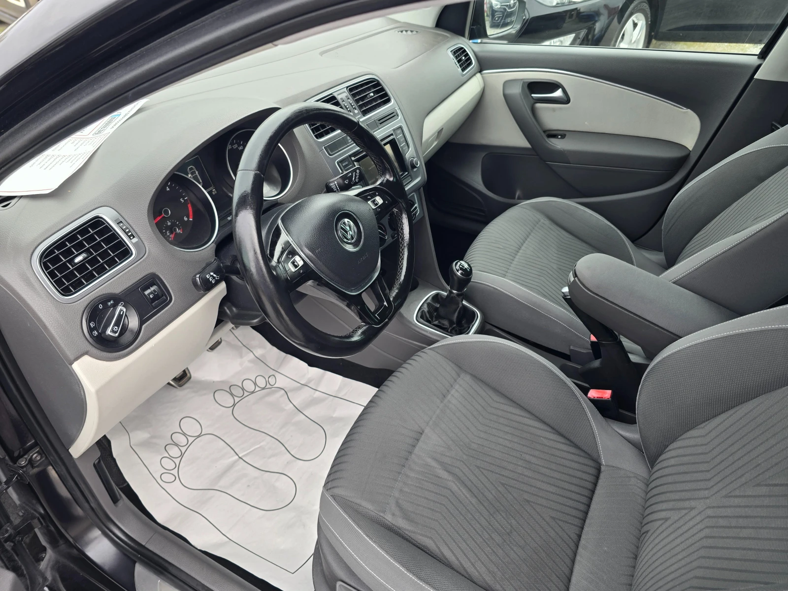 VW Polo 1.4TDI-75k.c.-NAVI-ITALIA, снимка 9 - Автомобили и джипове - 54218986