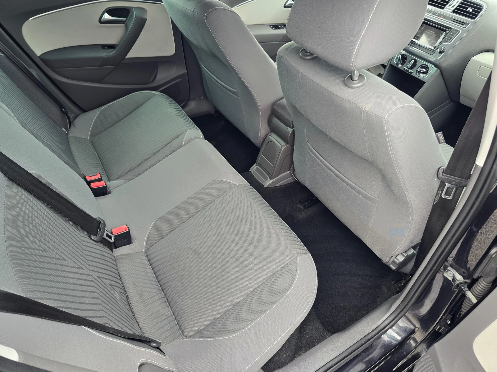 VW Polo 1.4TDI-75k.c.-NAVI-ITALIA, снимка 10 - Автомобили и джипове - 54218986