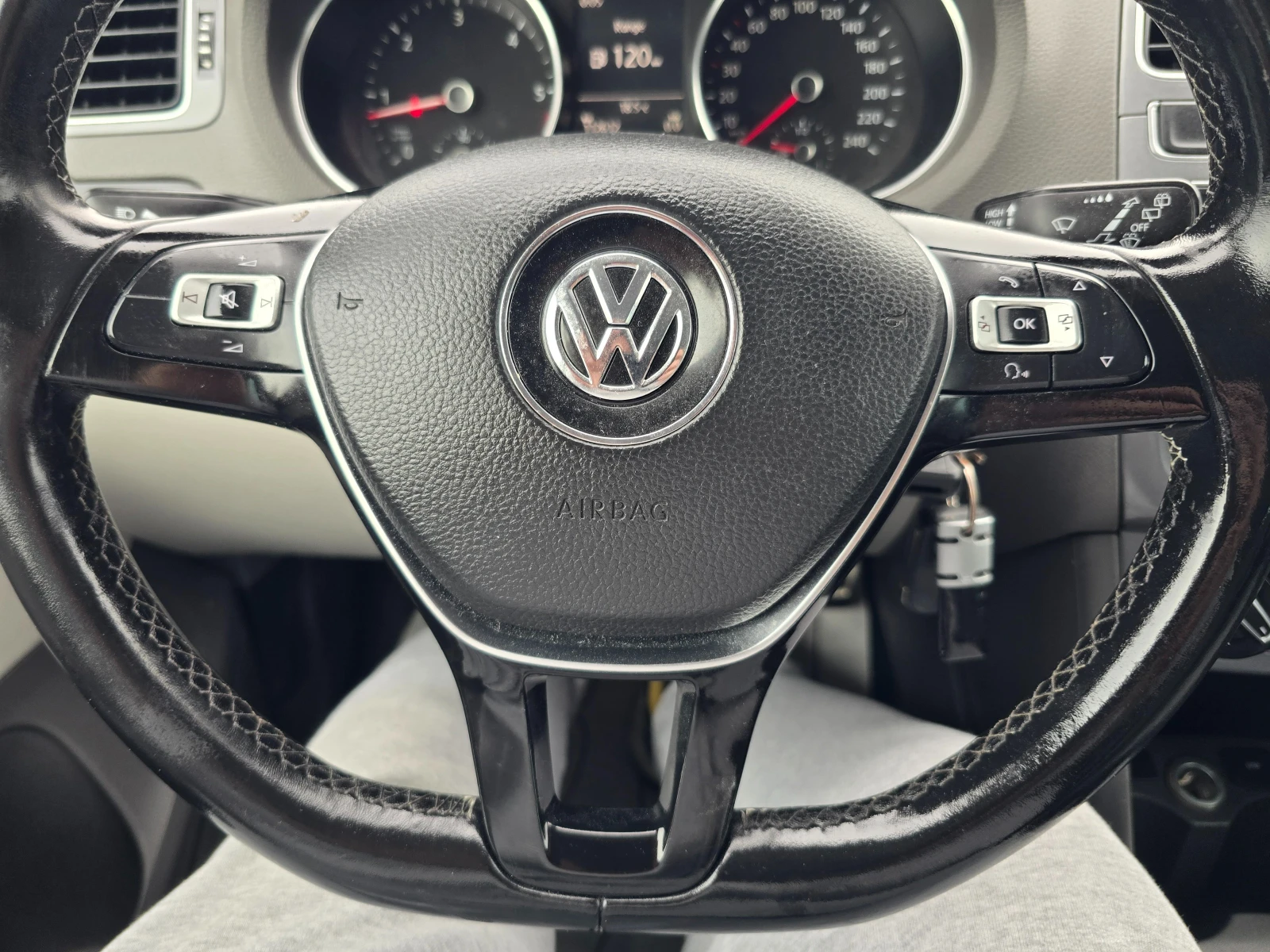 VW Polo 1.4TDI-75k.c.-NAVI-ITALIA, снимка 17 - Автомобили и джипове - 54218986