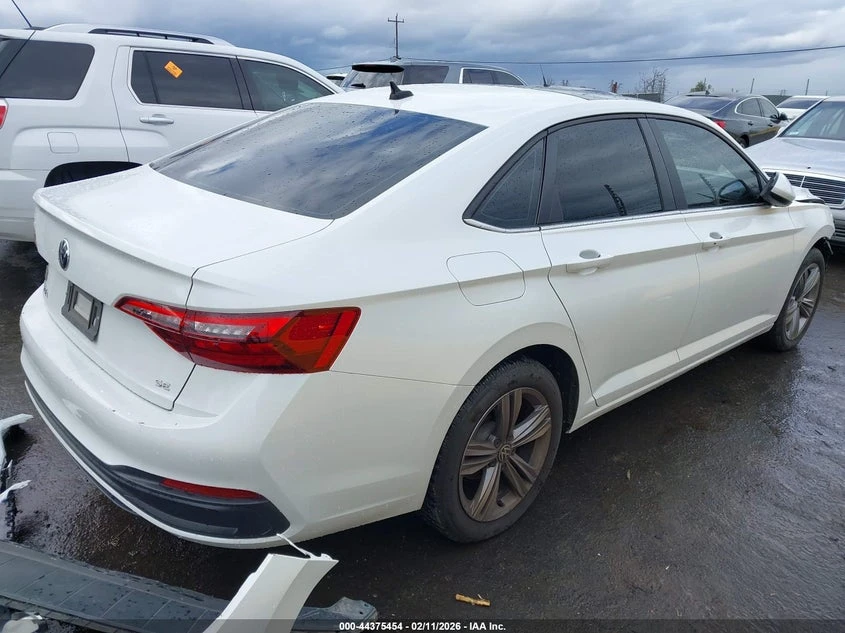 VW Jetta 1.5L I-4 DI, DOHC, VVT, TURBO, 158HP Front Wheel | Mobile.bg � ����������� 4