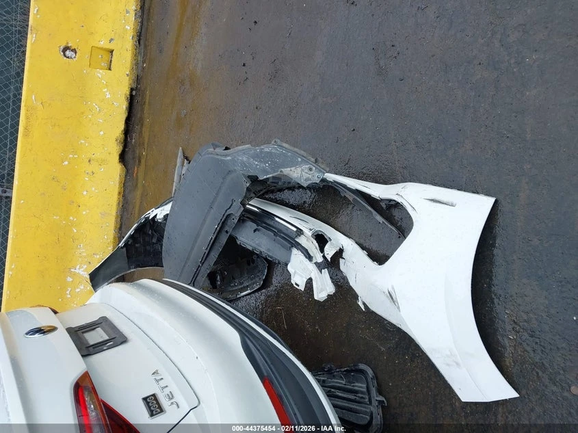 VW Jetta 1.5L I-4 DI, DOHC, VVT, TURBO, 158HP Front Wheel | Mobile.bg � ����������� 12