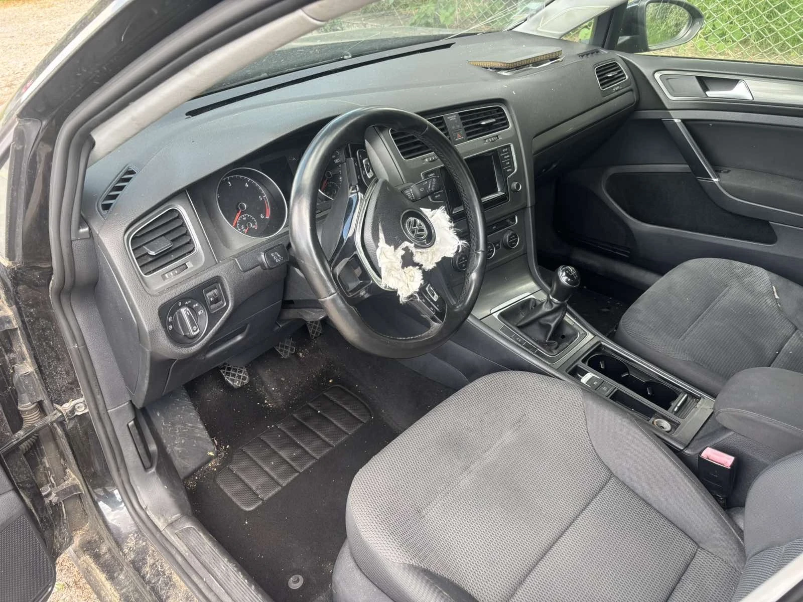 VW Golf 1.6 TDI, снимка 6 - Автомобили и джипове - 55077270