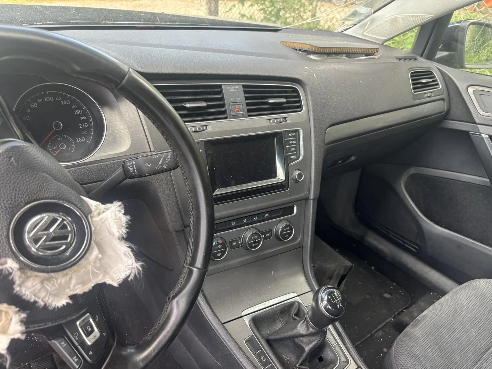 VW Golf 1.6 TDI, снимка 7 - Автомобили и джипове - 55077270