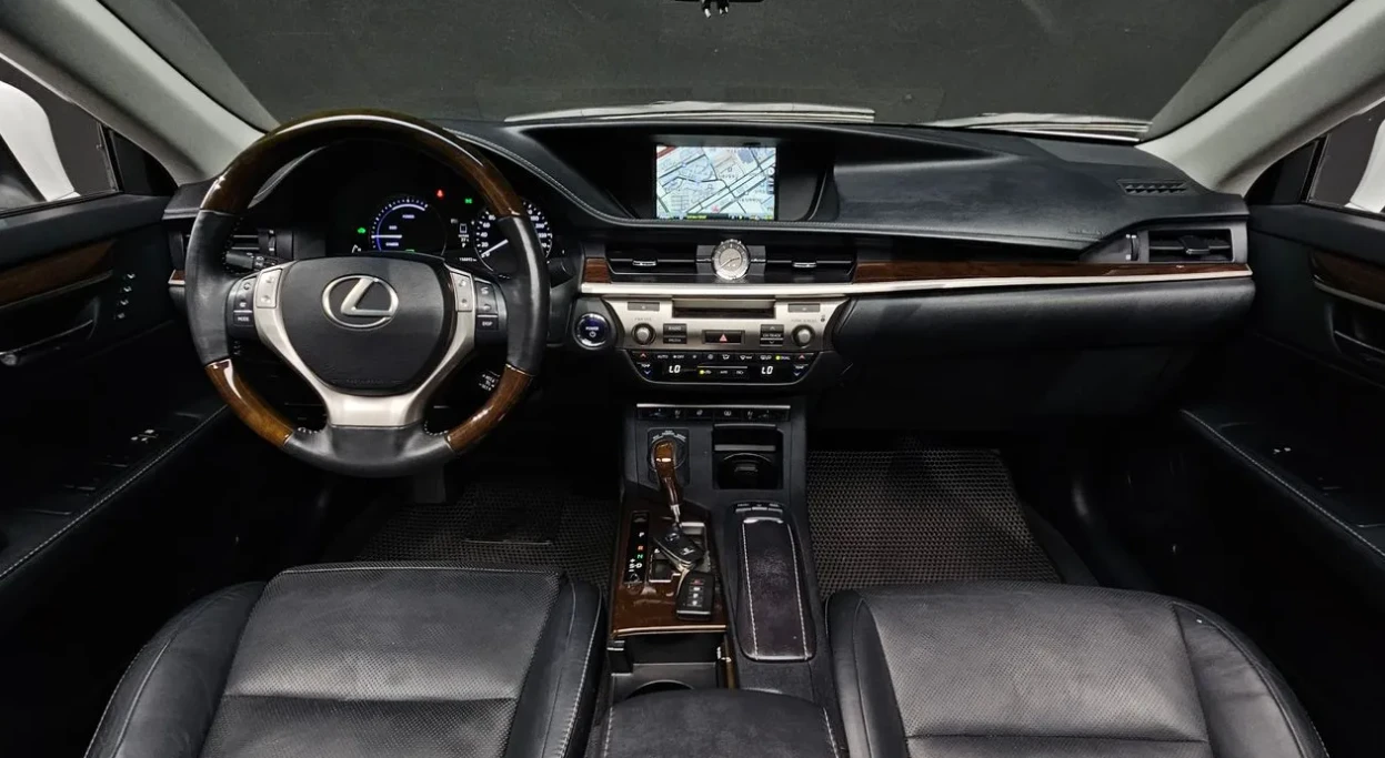 Lexus ES 300 H 3.0 Хибрид, снимка 3 - Автомобили и джипове - 55113694