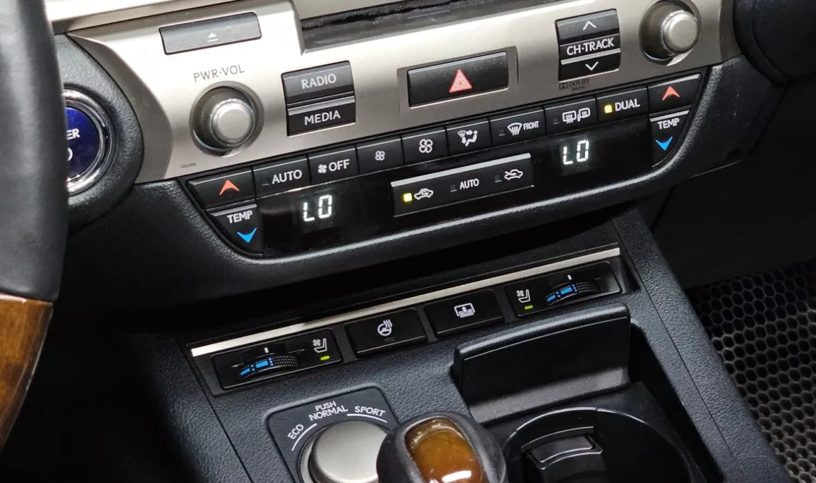 Lexus ES 300 H 3.0 Хибрид, снимка 8 - Автомобили и джипове - 55113694