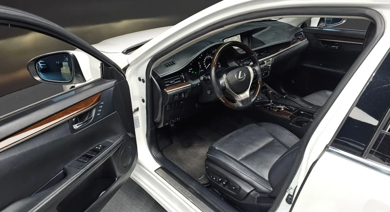 Lexus ES 300 H 3.0 Хибрид, снимка 10 - Автомобили и джипове - 55113694