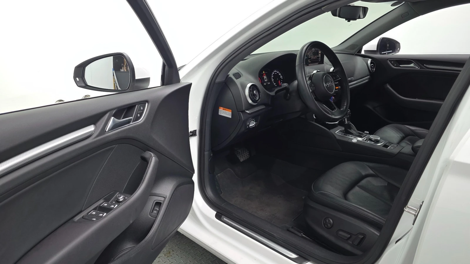 Audi A3 2.0 40TFSI, снимка 9 - Автомобили и джипове - 55197847
