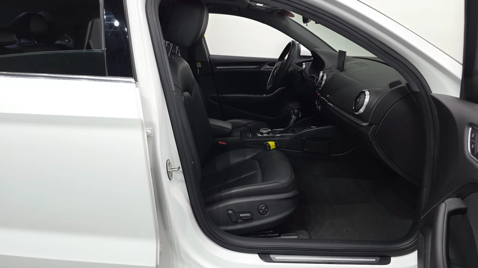 Audi A3 2.0 40TFSI, снимка 10 - Автомобили и джипове - 55197847