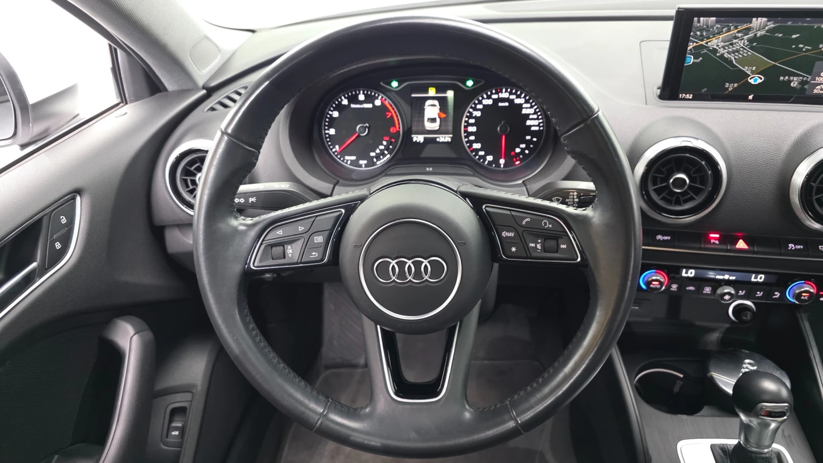 Audi A3 2.0 40TFSI, снимка 14 - Автомобили и джипове - 55197847