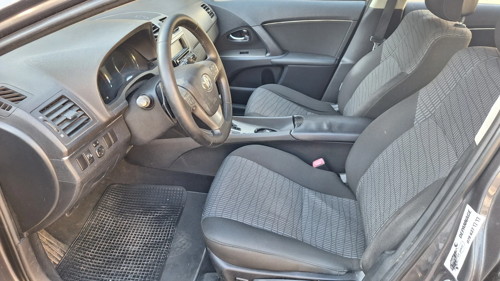 Toyota Avensis 2.0  автоматик 152кс, снимка 5 - Автомобили и джипове - 55448871