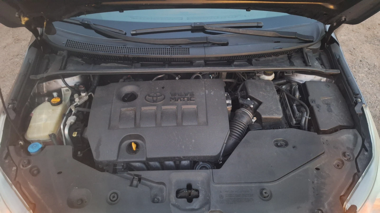 Toyota Avensis 2.0  автоматик 152кс, снимка 14 - Автомобили и джипове - 55448871
