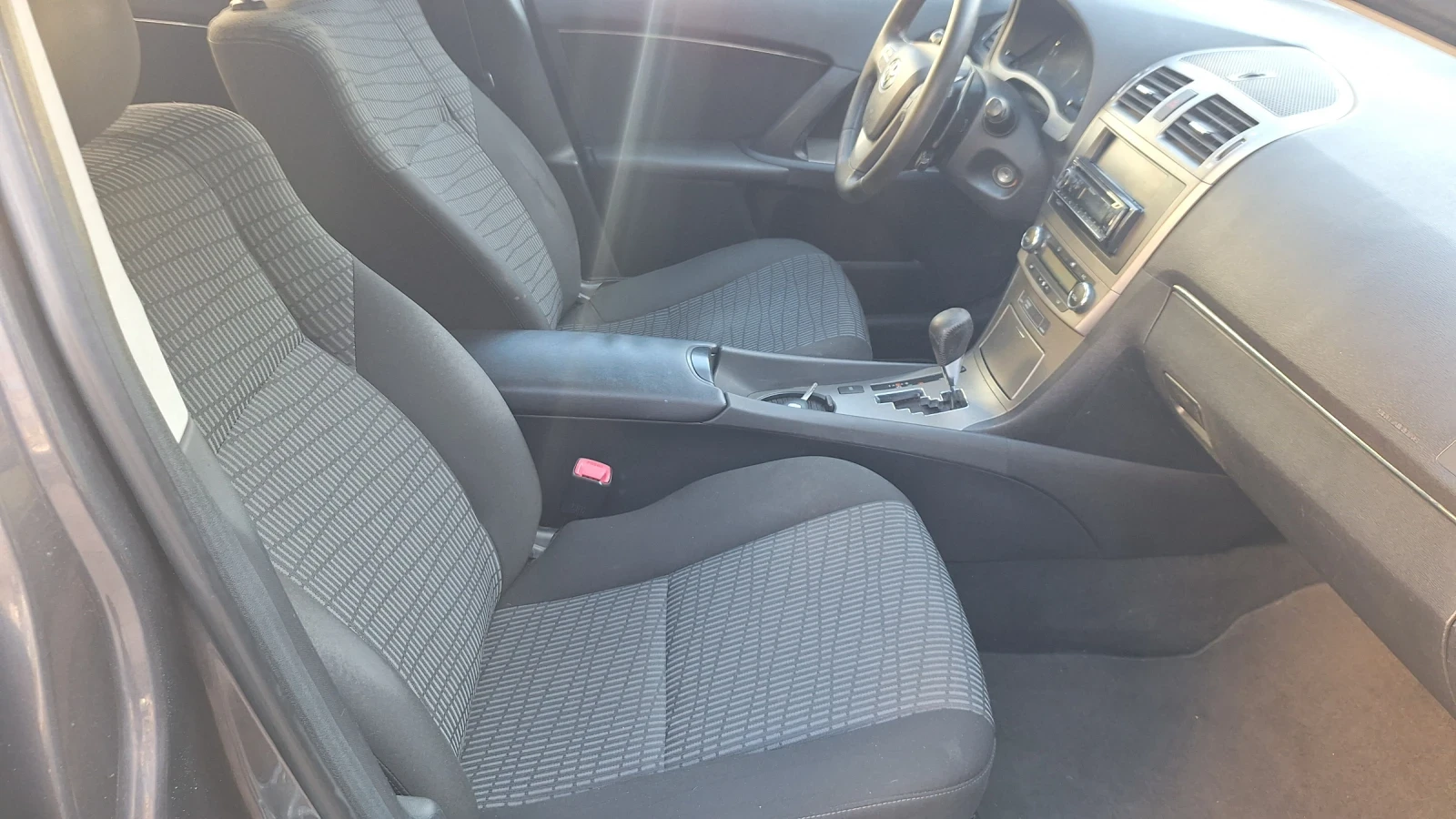 Toyota Avensis 2.0  автоматик 152кс, снимка 6 - Автомобили и джипове - 55448871