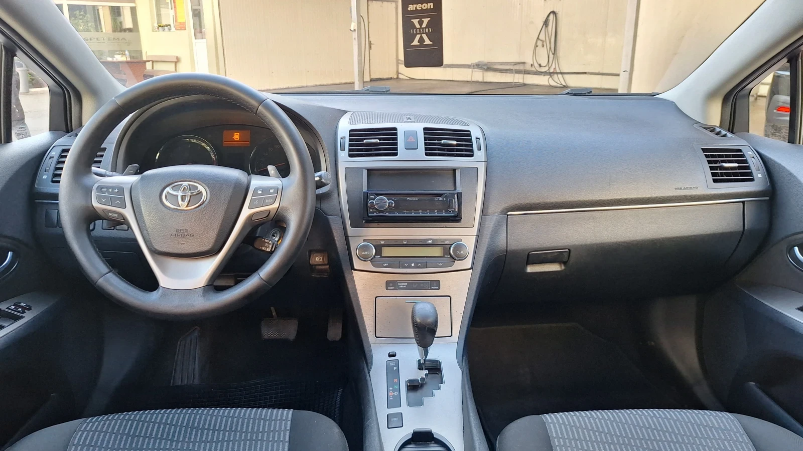 Toyota Avensis 2.0  автоматик 152кс, снимка 4 - Автомобили и джипове - 55448871