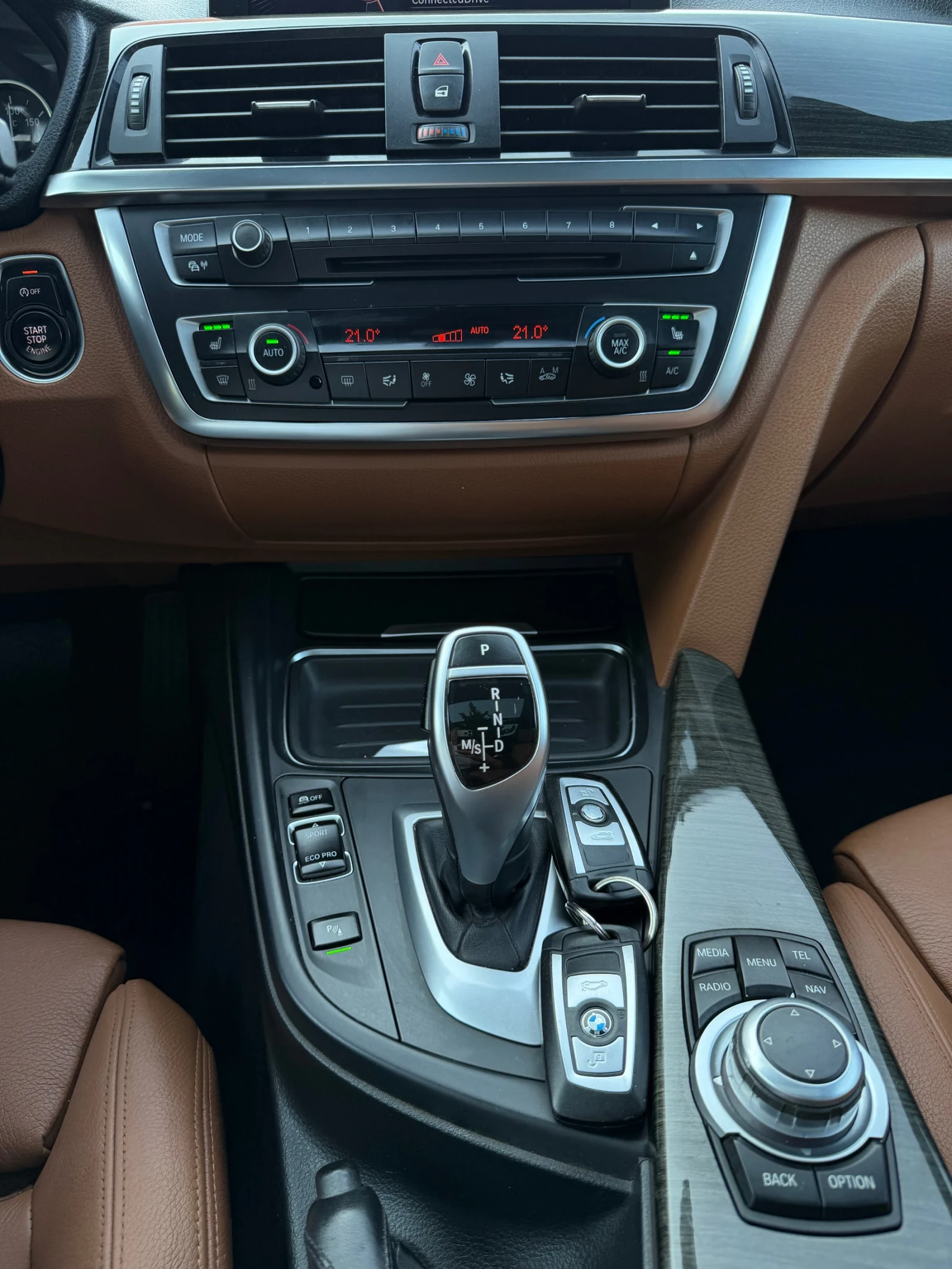BMW 330 D M-Pack/Head-Up/Harmon-Kardon/Панорама/Keyless, снимка 16 - Автомобили и джипове - 55806106