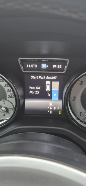 Mercedes-Benz GLA 220 4MATIK, снимка 15