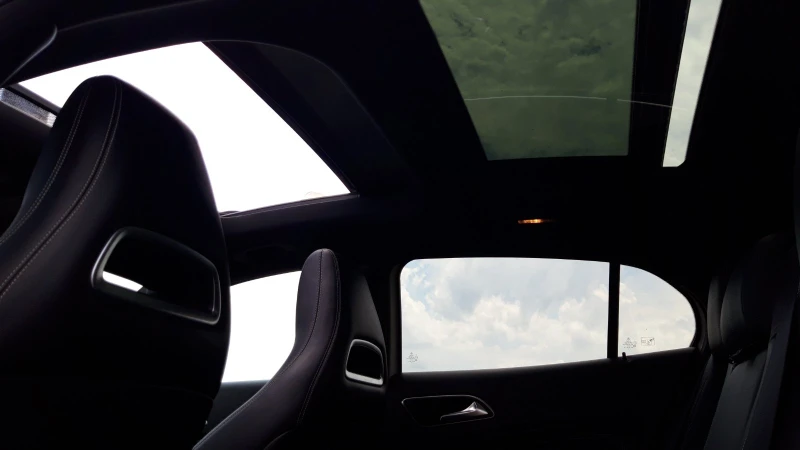 Mercedes-Benz GLA 220 4MATIK, снимка 12 - Автомобили и джипове - 52407667