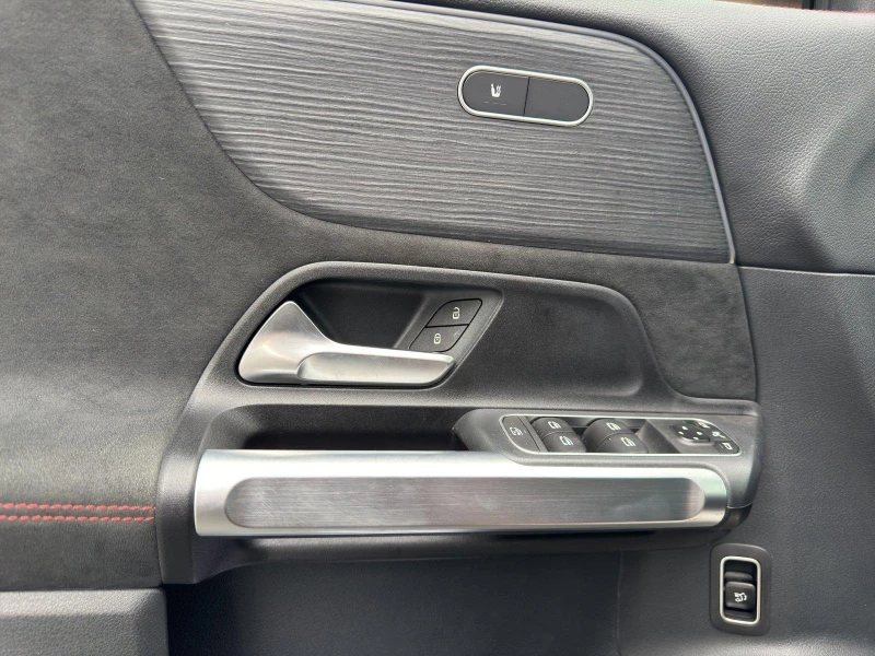 Mercedes-Benz GLB 250* AMG* DISTR* PANO* KEYLESS* , снимка 7 - Автомобили и джипове - 52413334