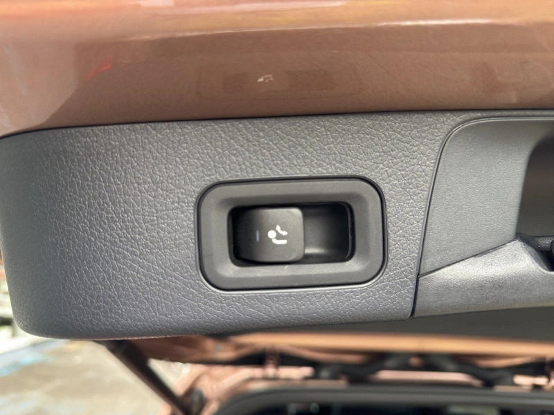 Mercedes-Benz GLB 250* AMG* DISTR* PANO* KEYLESS* , снимка 15 - Автомобили и джипове - 52413334