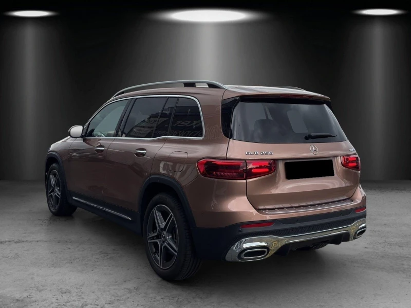 Mercedes-Benz GLB 250* AMG* DISTR* PANO* KEYLESS* , снимка 5 - Автомобили и джипове - 52413334