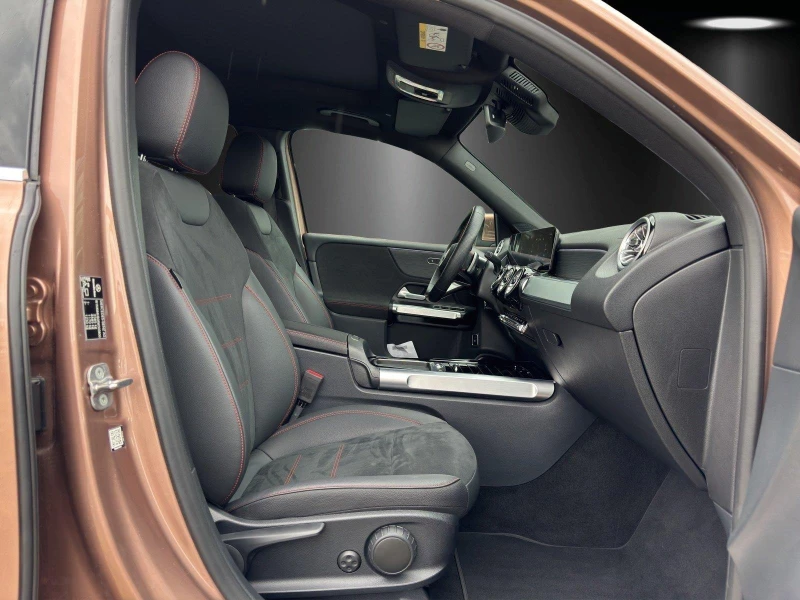 Mercedes-Benz GLB 250* AMG* DISTR* PANO* KEYLESS* , снимка 12 - Автомобили и джипове - 52413334