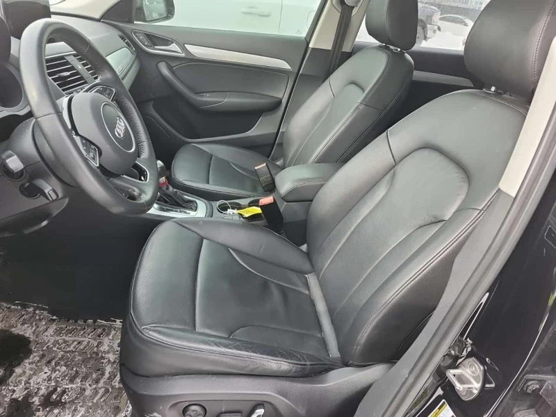 Audi Q3 * PROGRESSIV * ПОДГРЕВ * ПАНОРАМА * ДВА КЛЮЧА, снимка 7 - Автомобили и джипове - 53558544