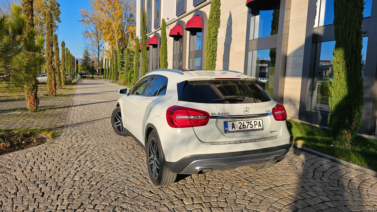 Mercedes-Benz GLA 220 4MATIK/Panorama - изображение 4