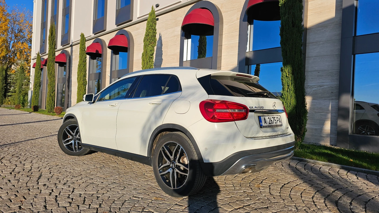Mercedes-Benz GLA 220 4MATIK/Panorama - изображение 3