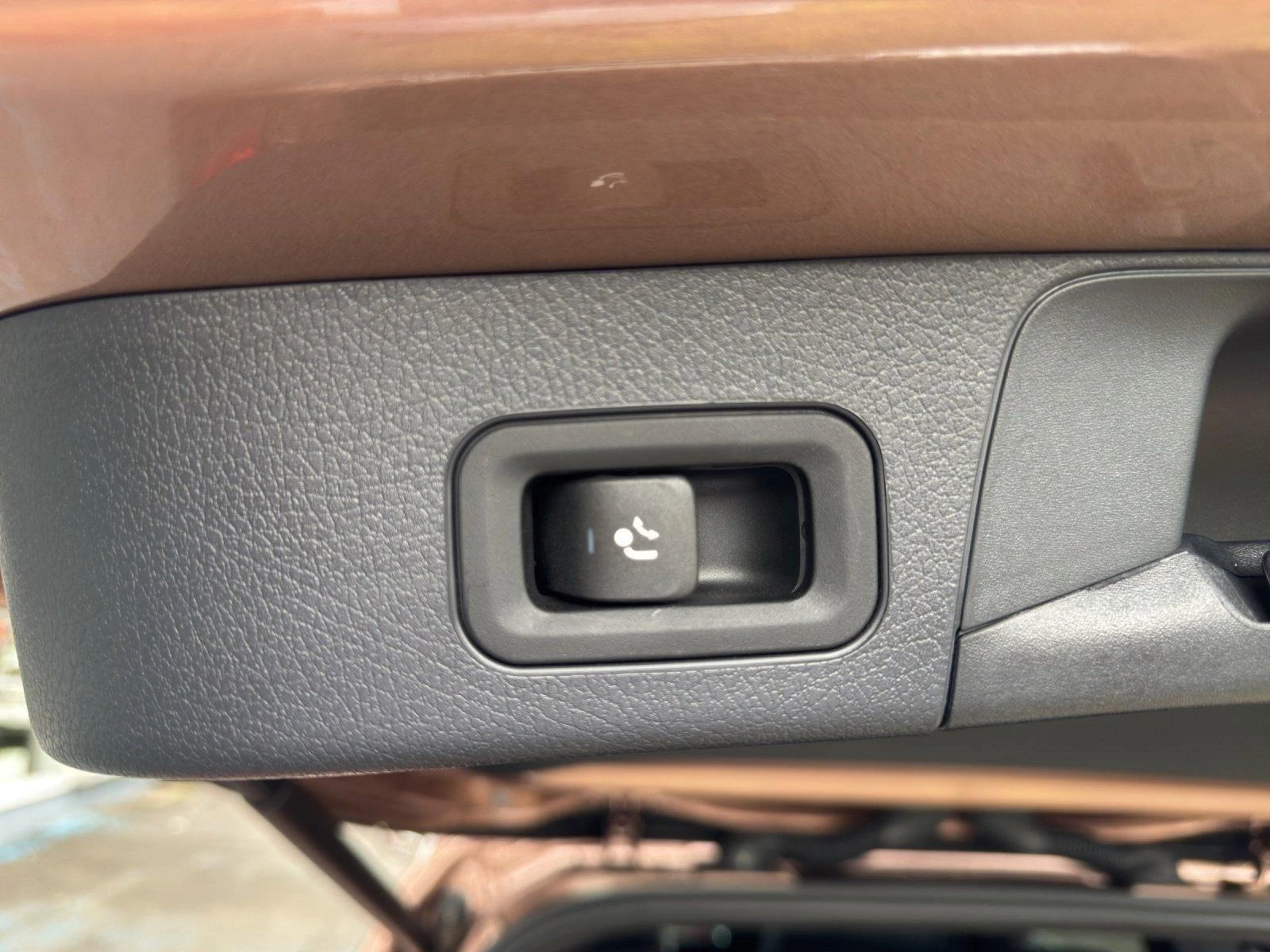 Mercedes-Benz GLB 250* AMG* DISTR* PANO* KEYLESS*  | Mobile.bg   15