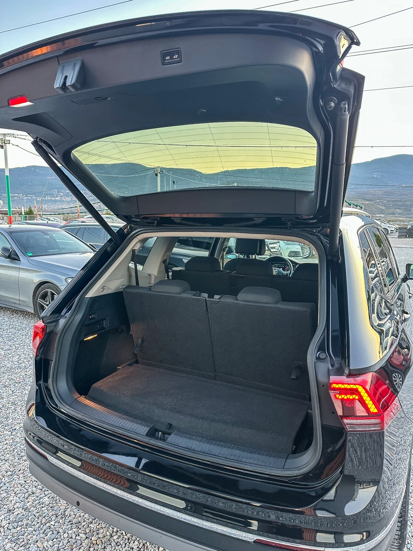 VW Tiguan Allspace R LINE :: DISTRONIK:: 7 МЕСТЕН:: DIGITAL::IQ LIGHT - изображение 6