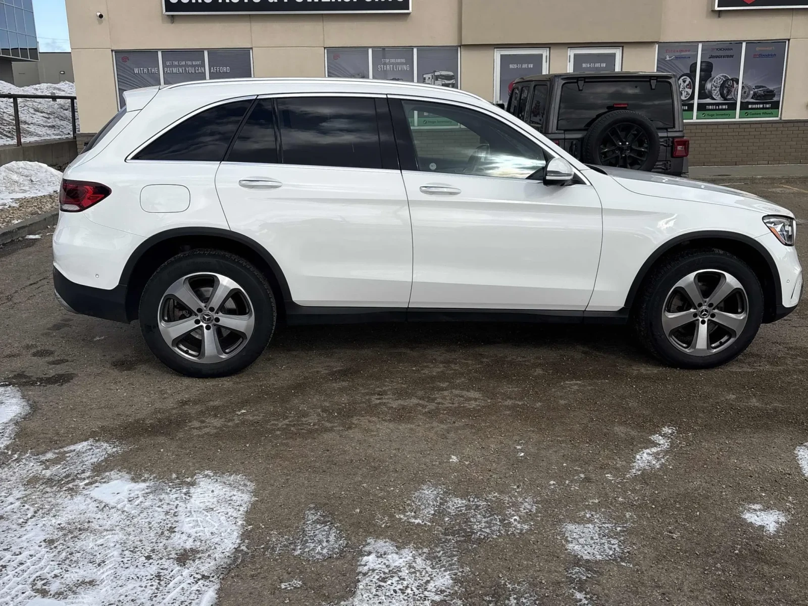 Mercedes-Benz GLC 300 * * CARFAX * * АВТО КРЕДИТ * * , снимка 4 - Автомобили и джипове - 54100831
