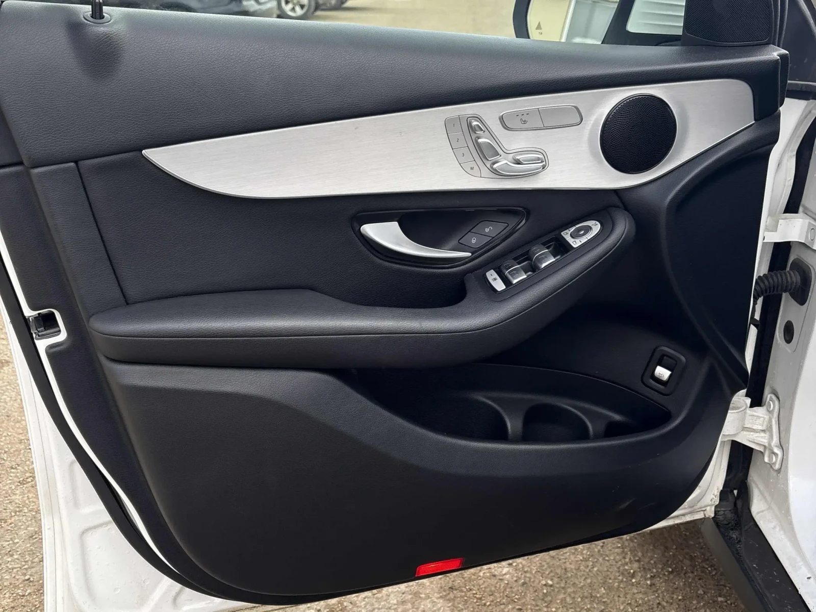 Mercedes-Benz GLC 300 * * CARFAX * * АВТО КРЕДИТ * * , снимка 13 - Автомобили и джипове - 54100831