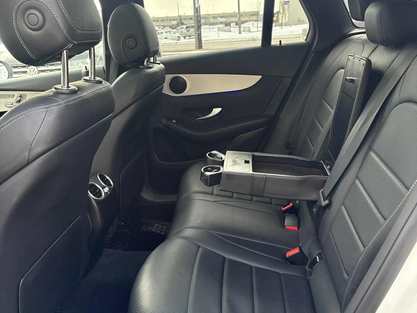 Mercedes-Benz GLC 300 * * CARFAX * * АВТО КРЕДИТ * * , снимка 9 - Автомобили и джипове - 54100831