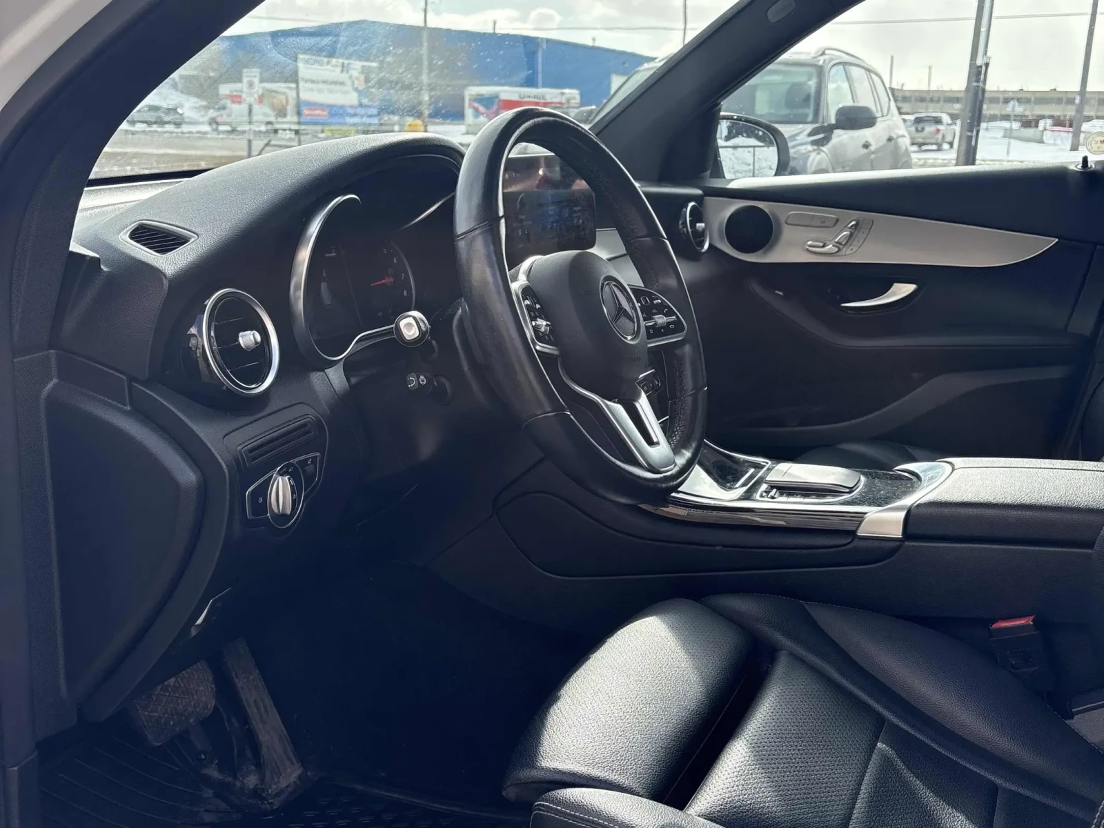 Mercedes-Benz GLC 300 * * CARFAX * * АВТО КРЕДИТ * * , снимка 7 - Автомобили и джипове - 54100831