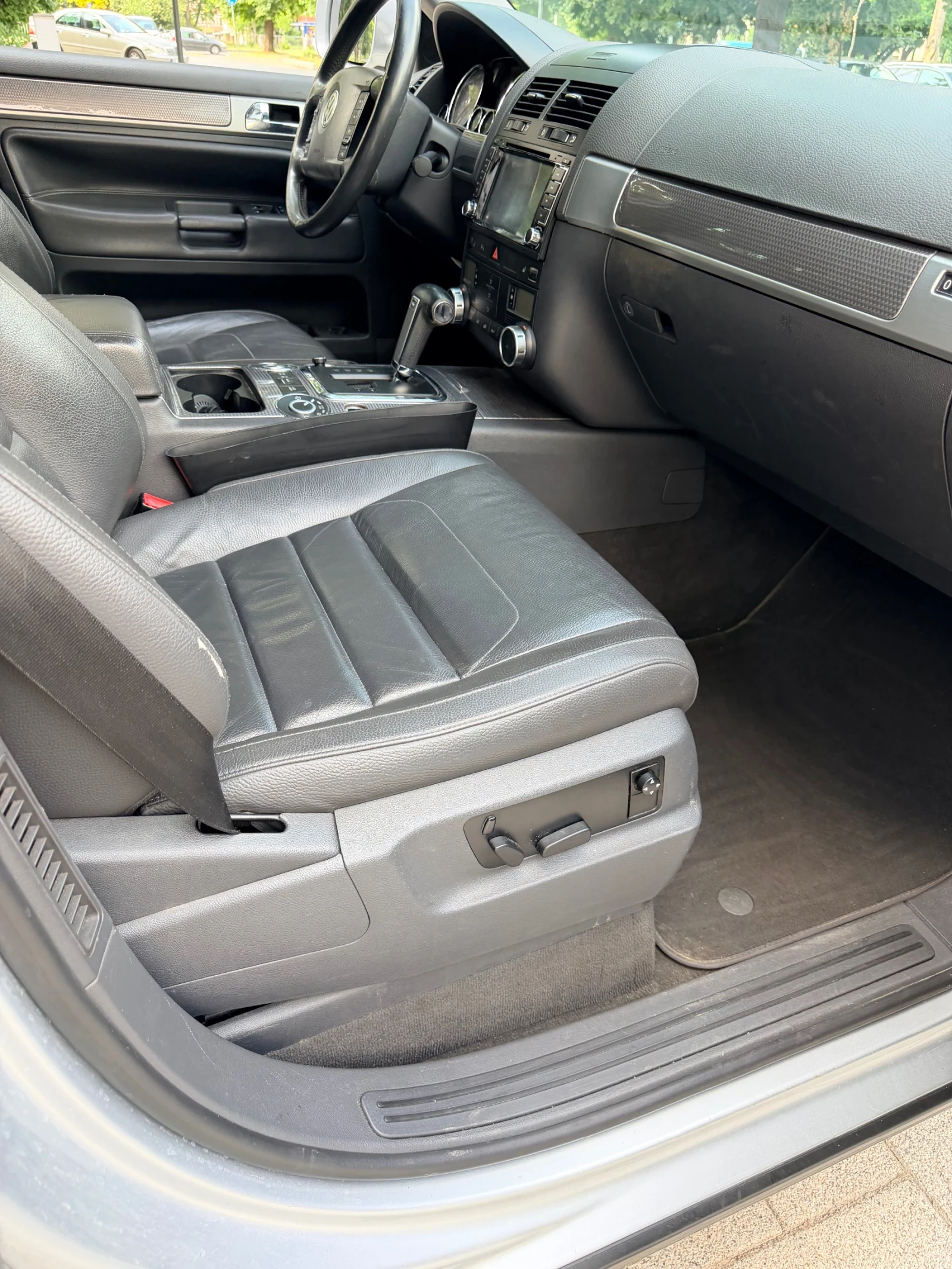VW Touareg, снимка 14 - Автомобили и джипове - 55094555